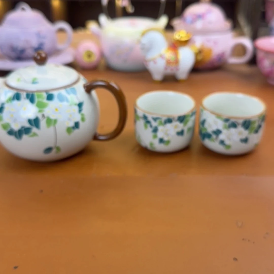 山茶花一壶两杯
