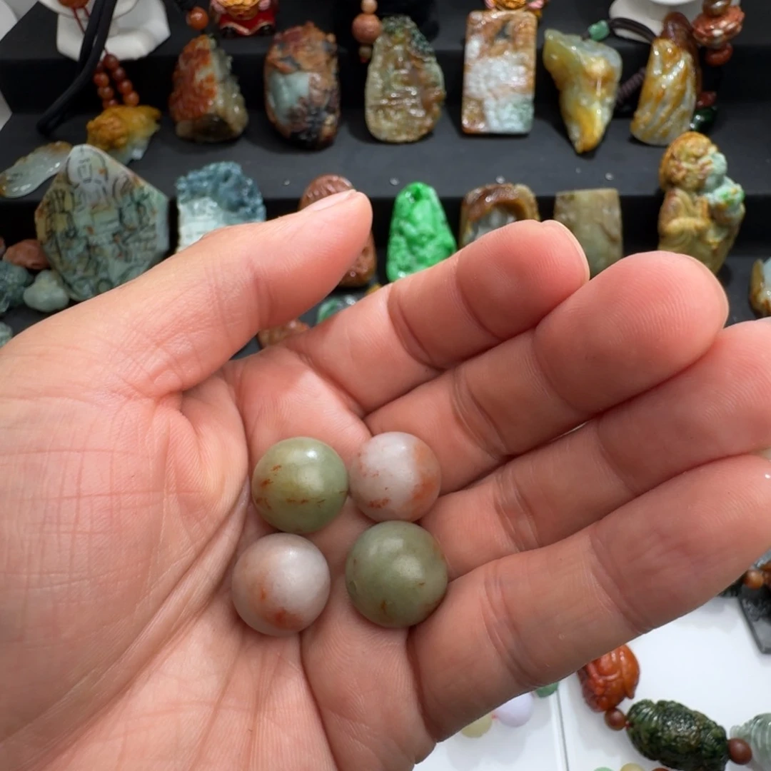 翡翠未镶嵌颈饰故**云翡翠圆珠