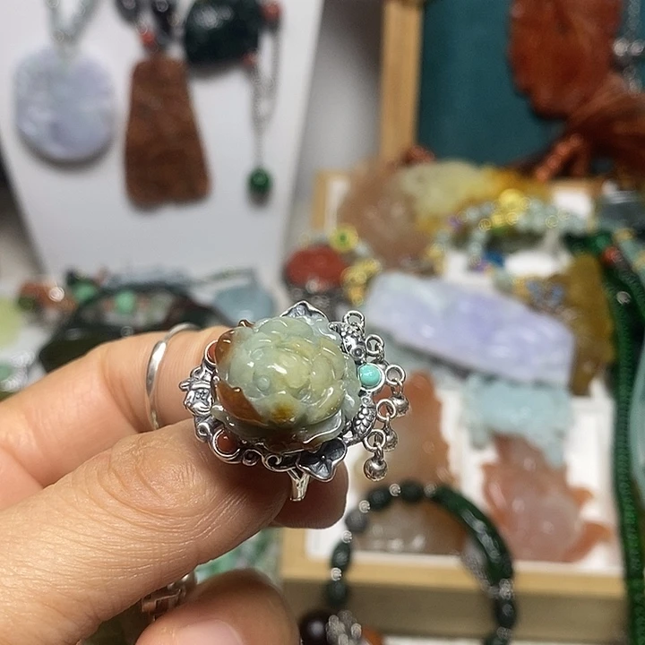 ****奶翡翠未镶嵌吊坠(赠链)