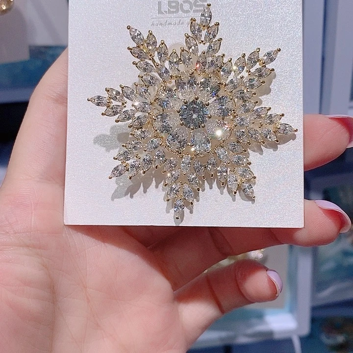 锆石铜合金雪花胸针