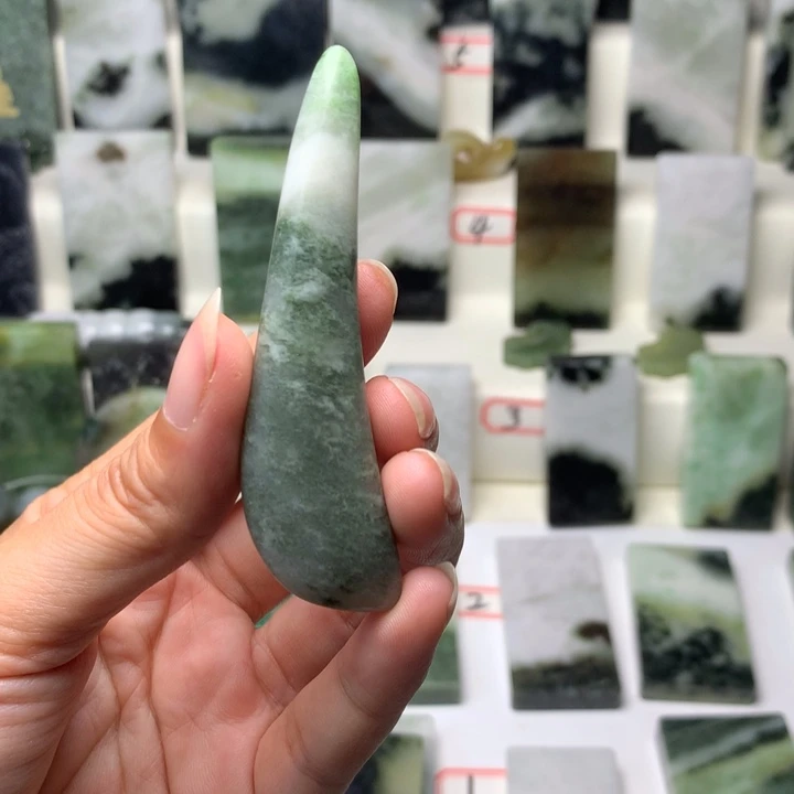 独山玉未镶嵌颈饰