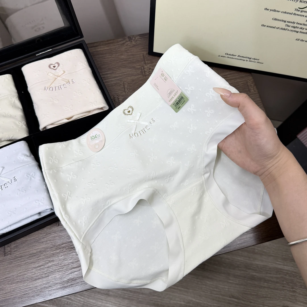 冬季蝴蝶结浮雕提花中腰女士内裤10A抑菌底裆柔软亲肤三角内裤915