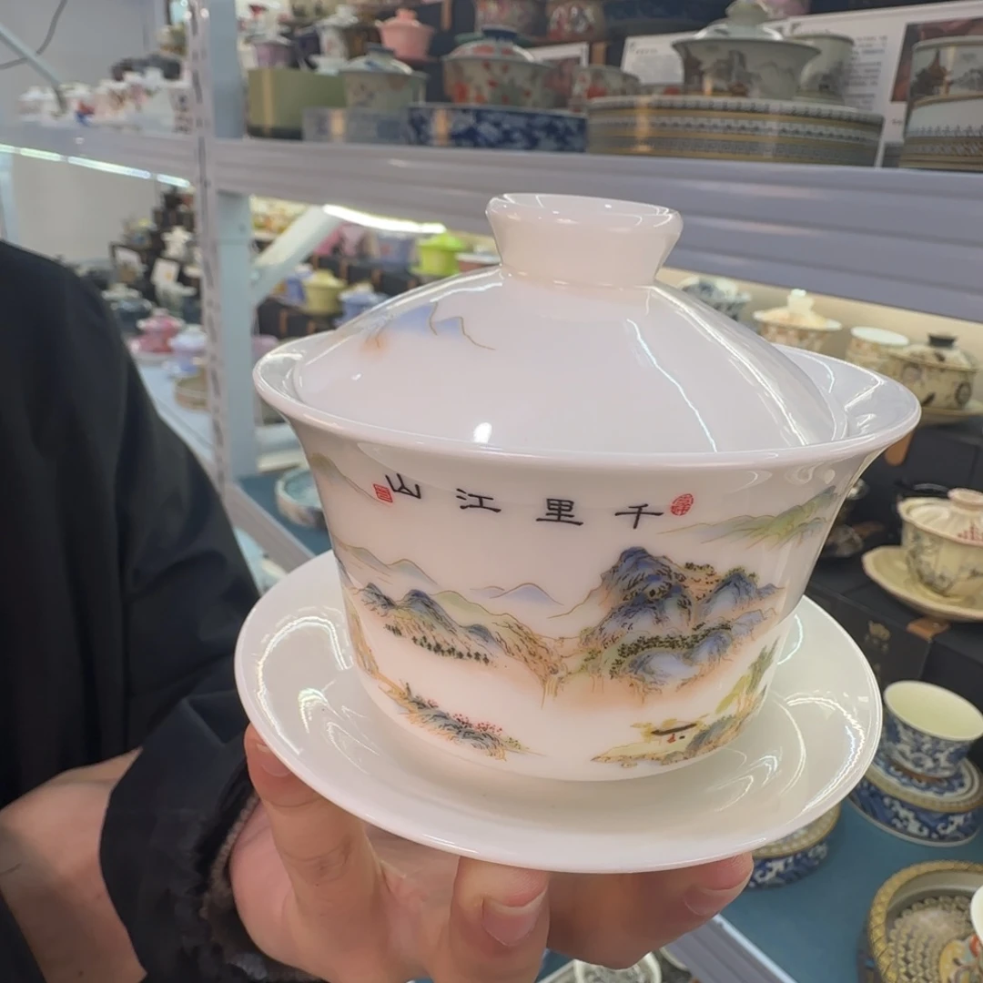 这些盖碗很漂亮我很喜欢！！