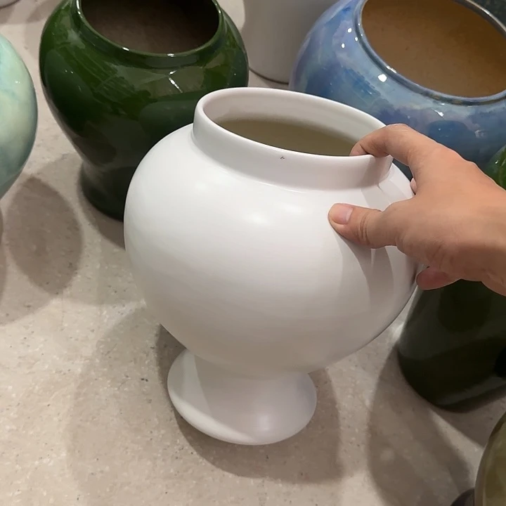 白泥花盆微瑕有孔