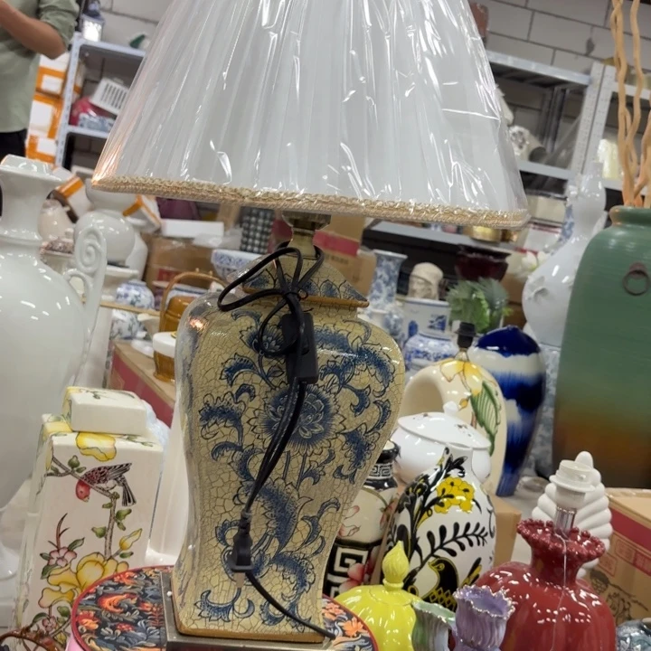 微瑕青花瓷器值得购买
