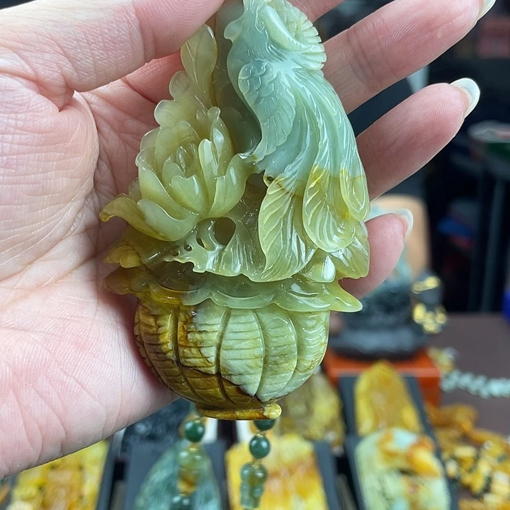 蛇纹石玉未镶嵌颈饰
