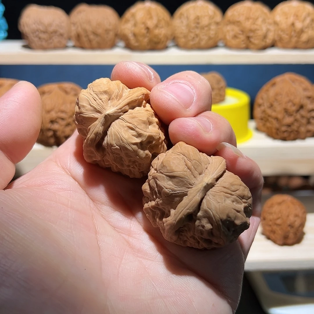 文玩核桃吊坠36尺蛤蟆头黄尖，竞拍品，无售后