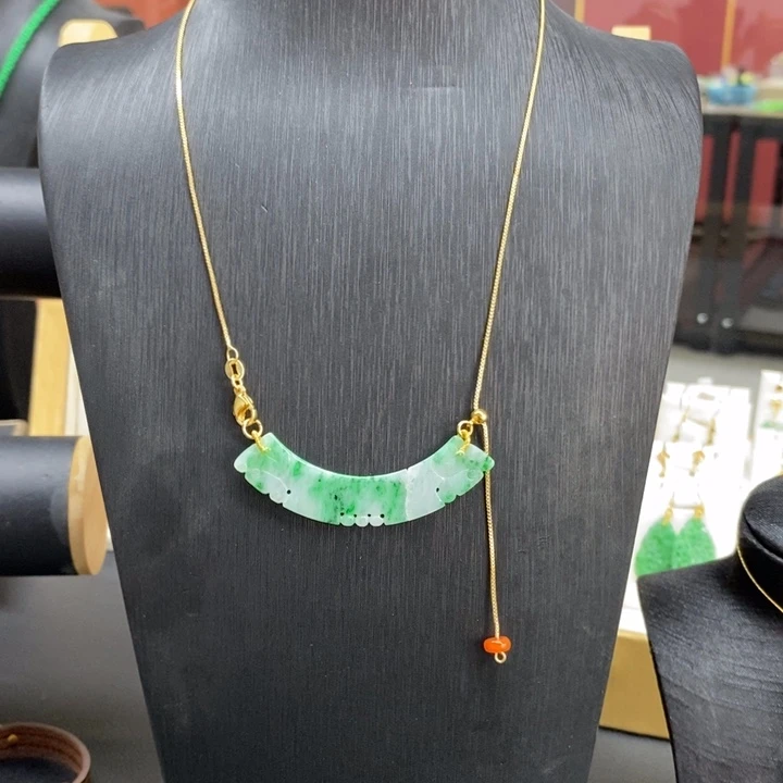 翡翠颈饰未镶嵌吊坠