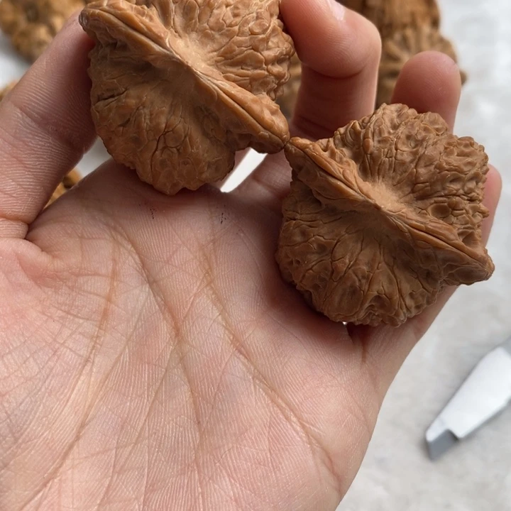 文玩核桃吊坠山***呀血麒麟