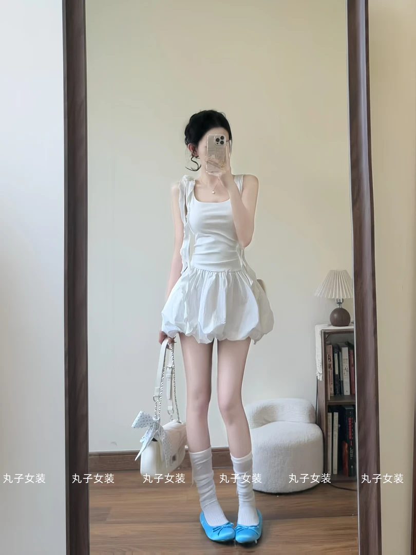 2025新款甜美夏天小裙子白色花苞背心连衣裙收腰显瘦U领短款A字裙