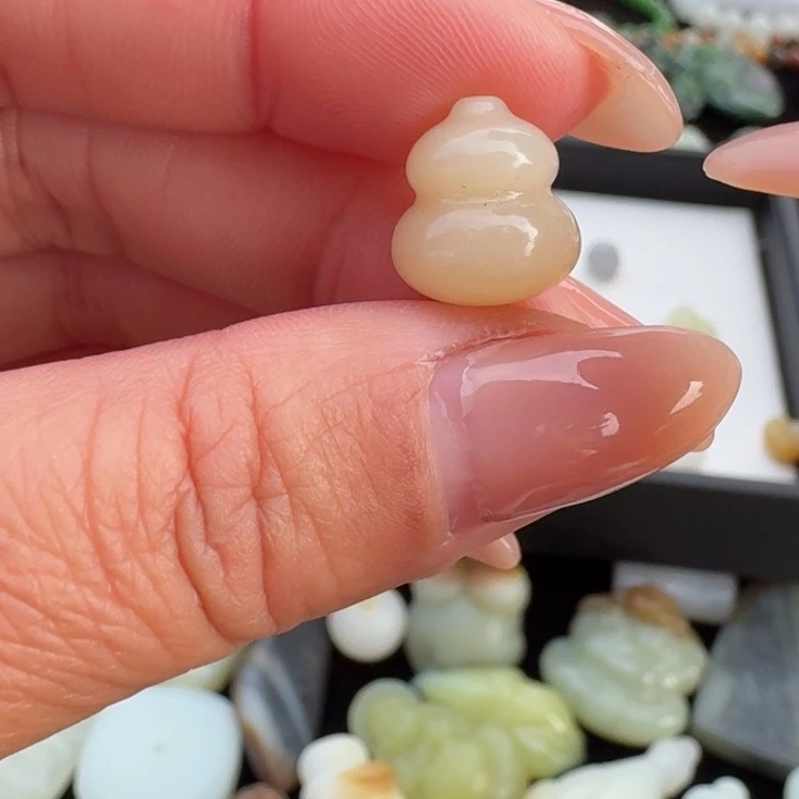 和田玉未镶嵌颈饰荣浩