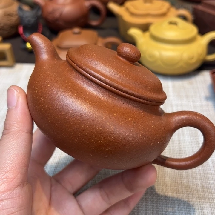 茶壶紫砂容量170毫升，底部微瑕，仿古