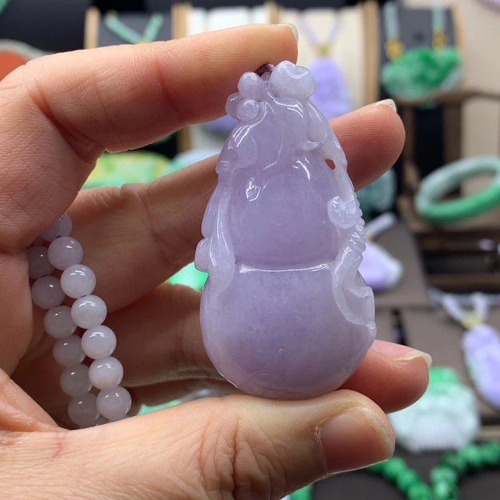 翡翠未镶嵌吊坠(赠链)