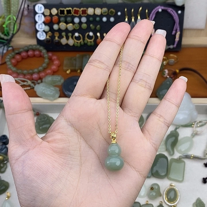 和田玉银S925镶嵌吊坠(赠链)