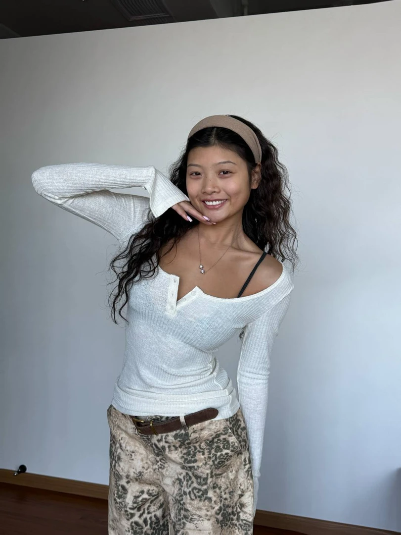 【Fcii】亨利领竖纹修身长袖上衣H4S2501