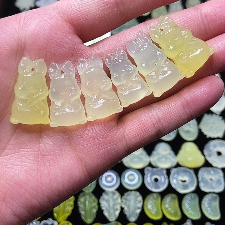 蛇纹石玉未镶嵌颈饰