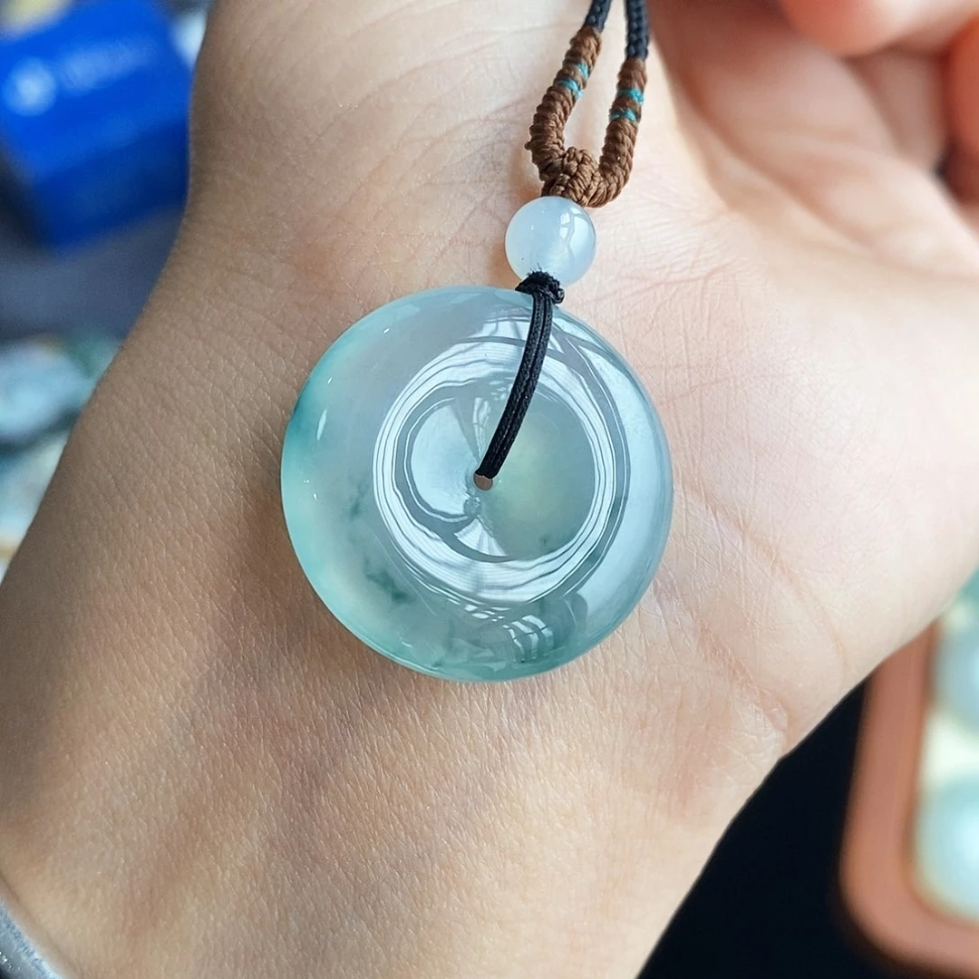 翡翠颈饰未镶嵌翡翠首饰