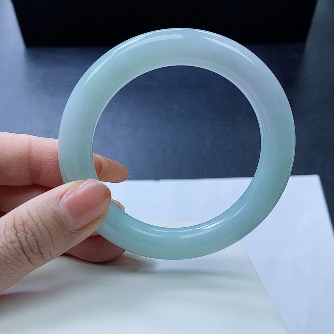 翡翠手镯未镶嵌54圈口