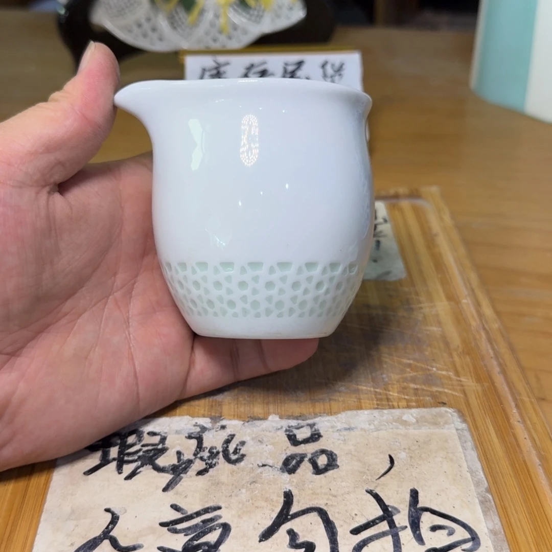 微瑕疵介意勿拍陶瓷器皿A144