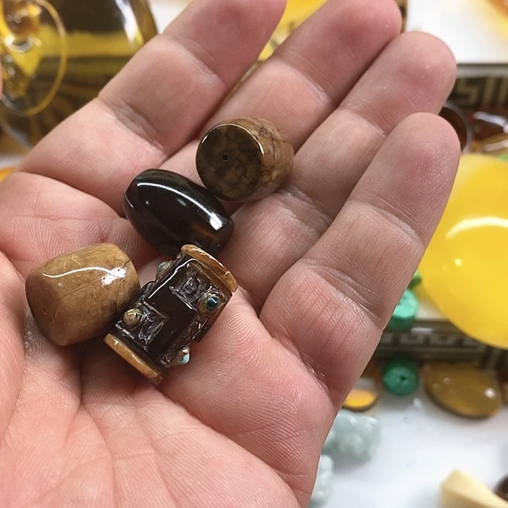 琥珀项链未镶嵌白*桶珠