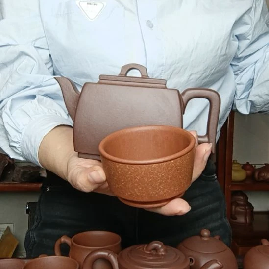 果***$紫砂茶壶原矿底曹青  容量450cc。