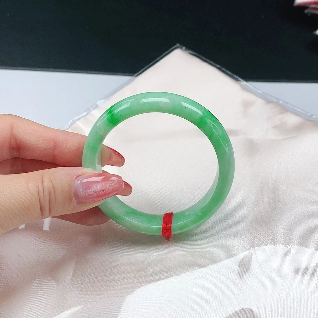 翡翠手镯未镶嵌翡翠069