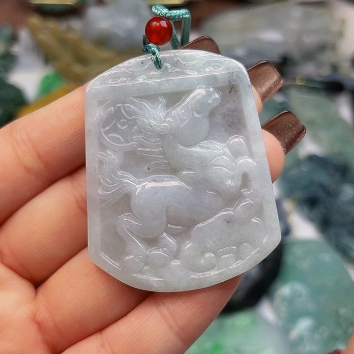 翡翠未镶嵌颈饰挂件