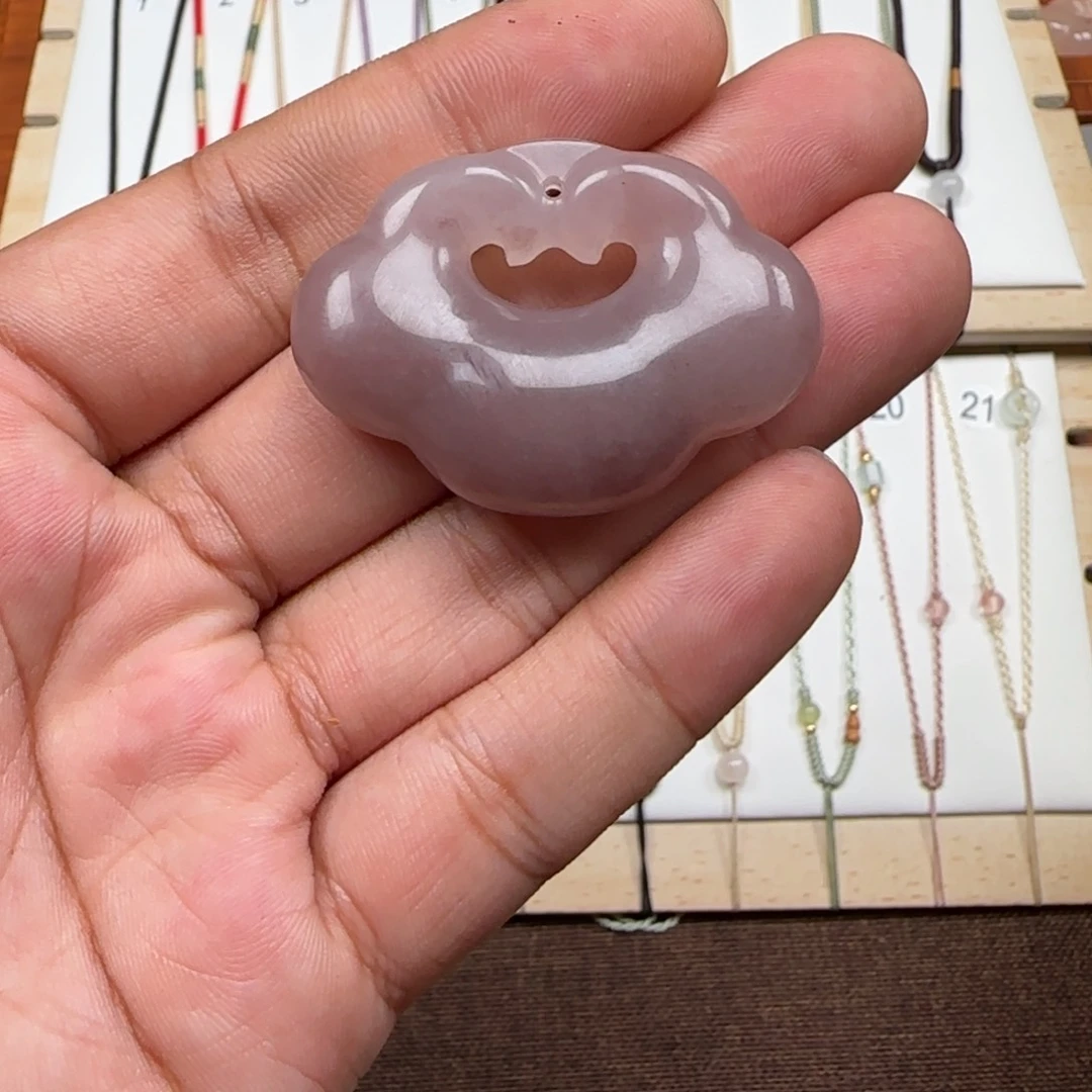 颈饰未镶嵌石英岩玉
