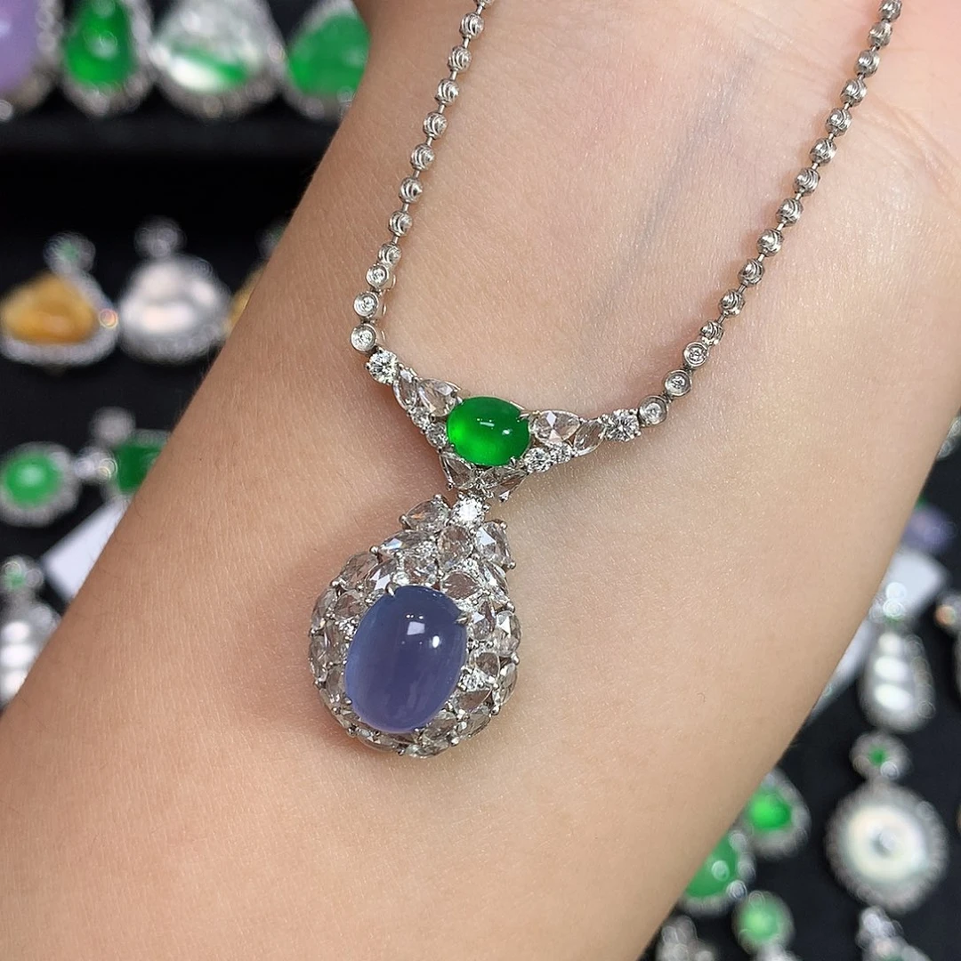 颈饰18K金镶嵌翡翠千*