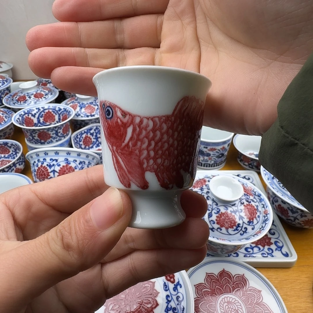 釉里红鱼小马蹄客杯