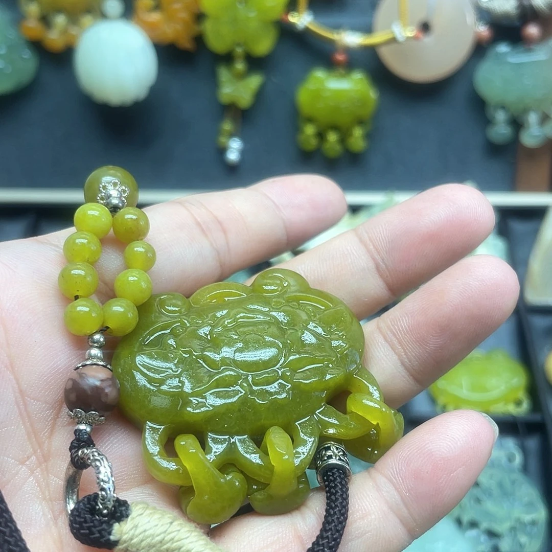 蛇纹石玉未镶嵌颈饰