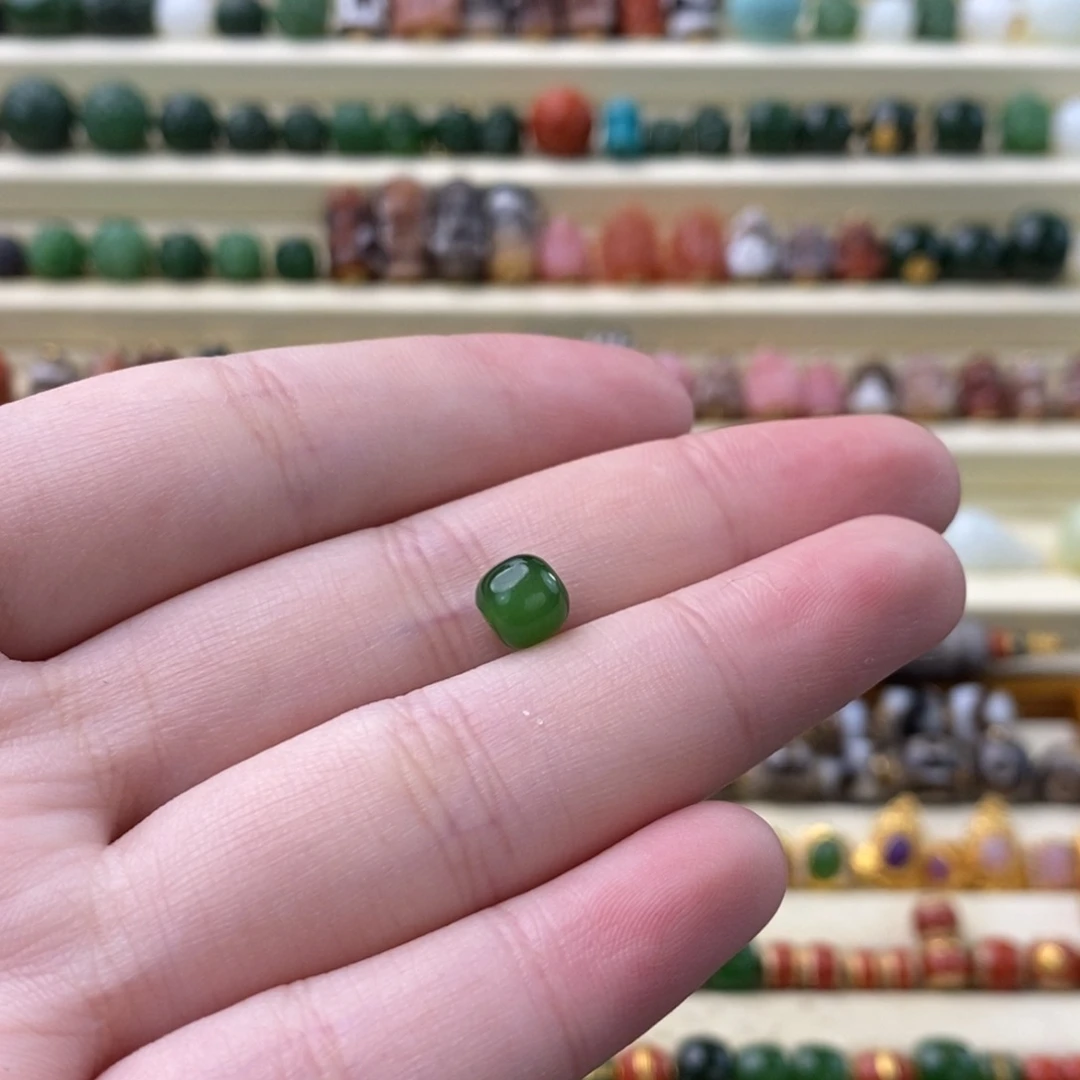 毛***生和田玉未镶嵌颈饰