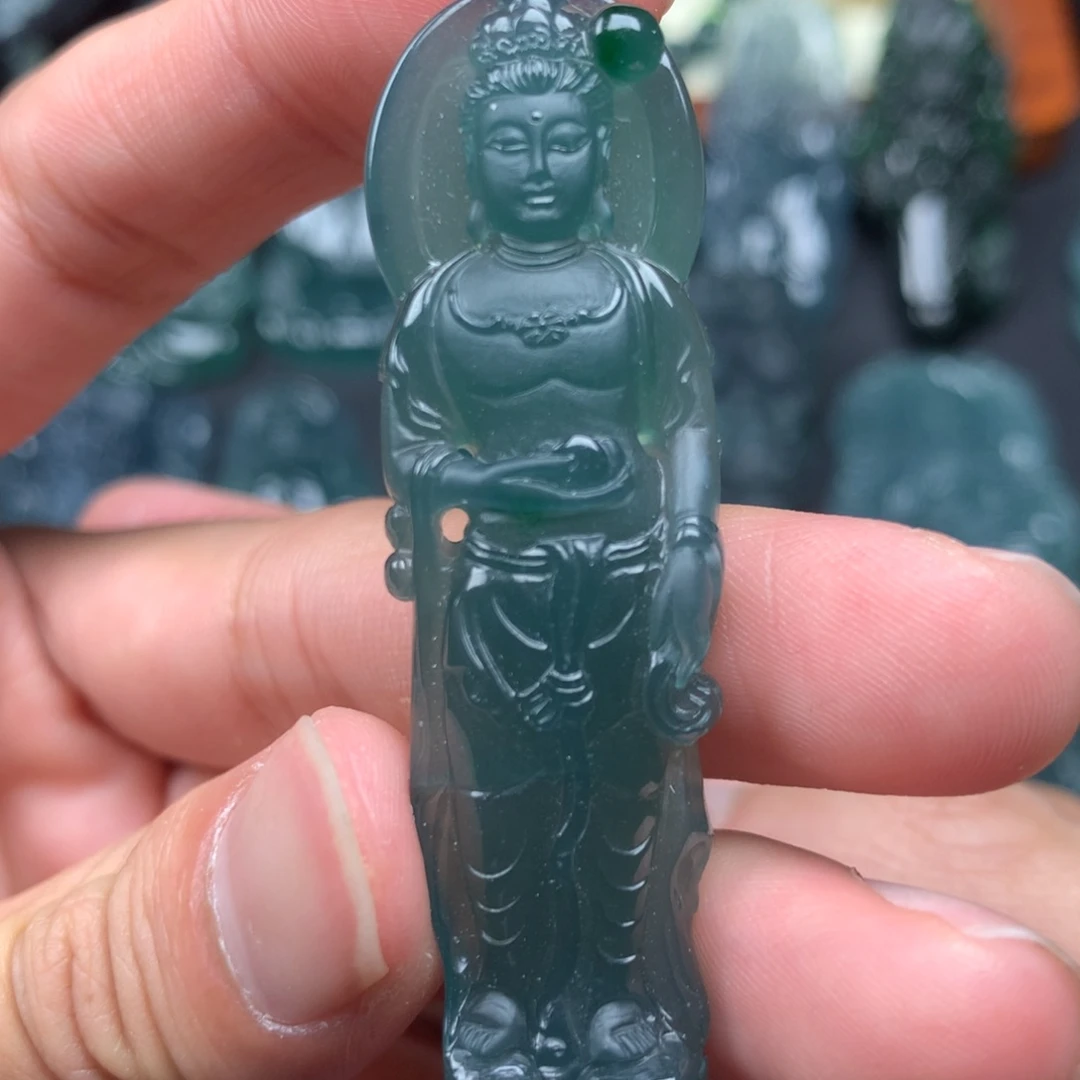 翡翠未镶嵌颈饰观音