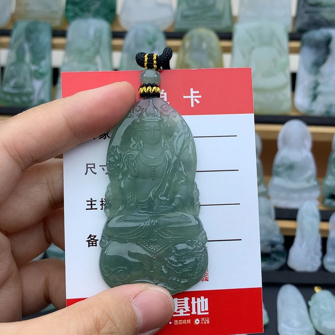 顾***人翡翠未镶嵌颈饰文殊