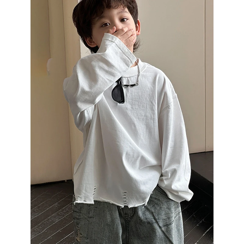 in 爱：qm25春季儿童洋气破洞长袖男童韩版帅气潮酷圆领白色T恤65