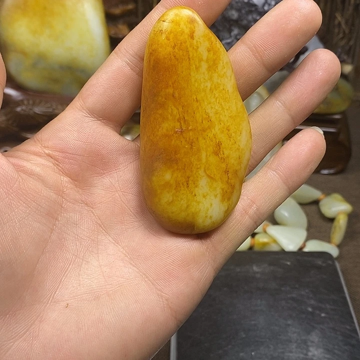 和田玉未镶嵌把件