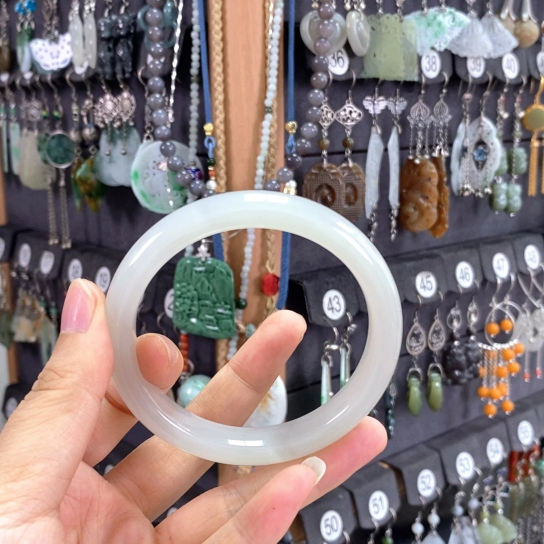 西***呀和田玉手镯未镶嵌X06