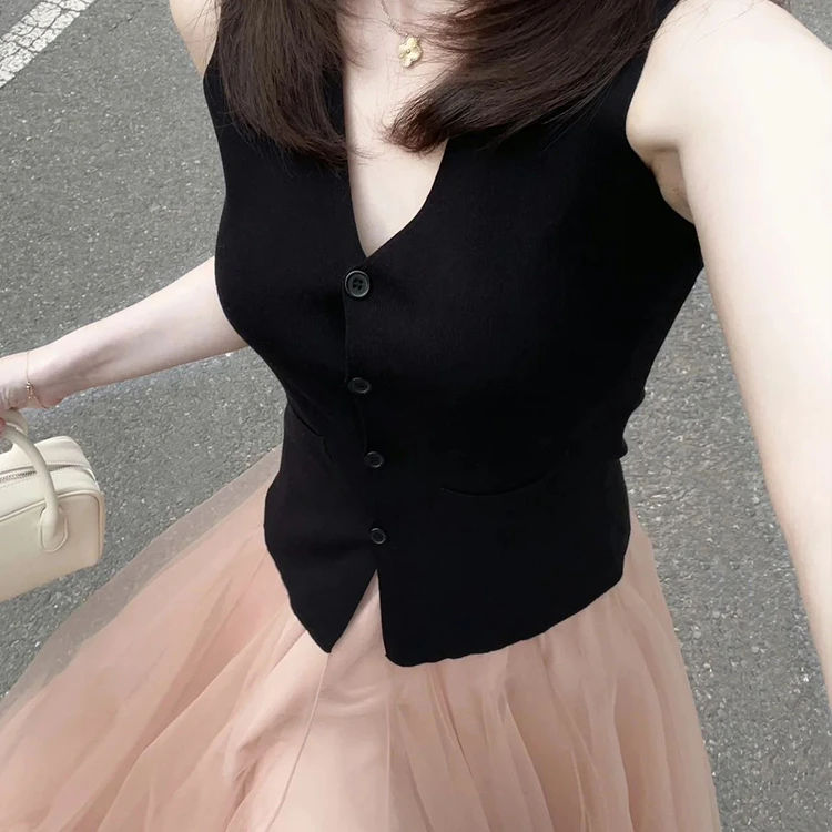 夏季时髦洋气独特漂亮小衫薄款针织衫女气质无袖背心马甲v领上衣