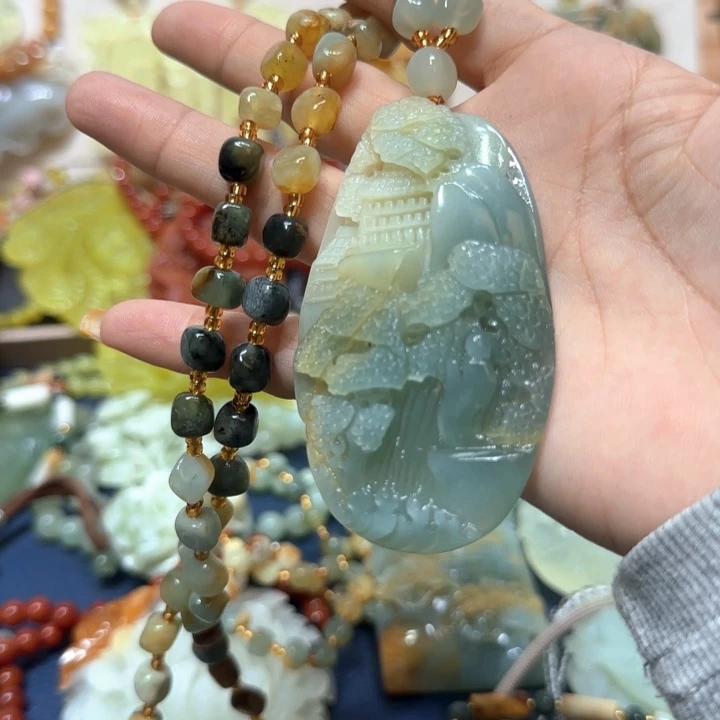 未镶嵌蛇纹石玉吊坠