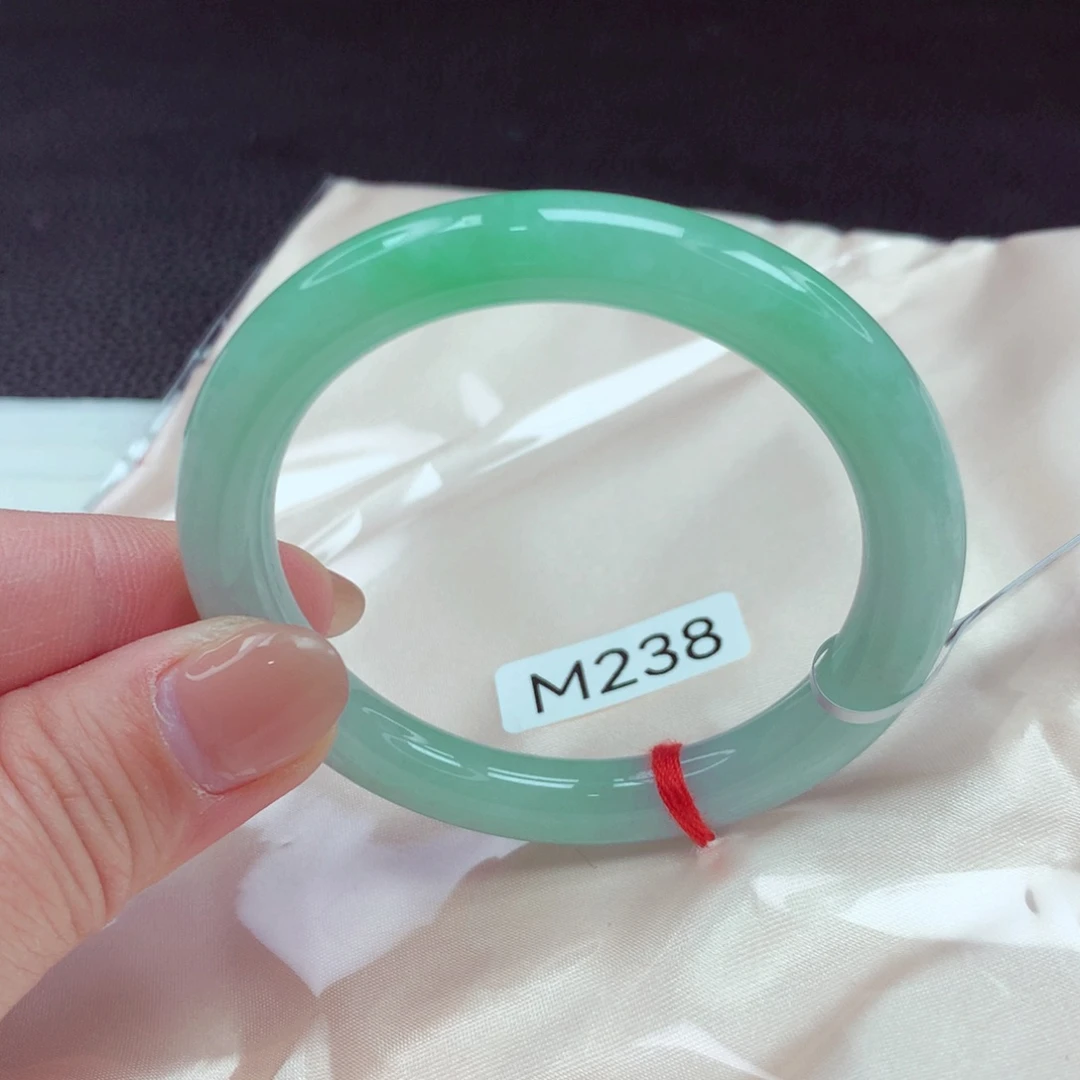 翡翠手镯未镶嵌手镯88