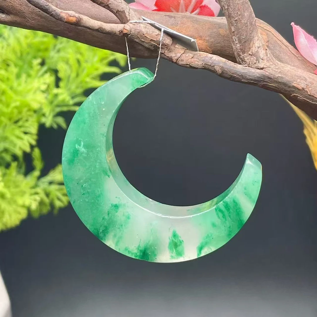 天然非洲翠冰飘花月牙吊坠一枚｜多样性发其一｜