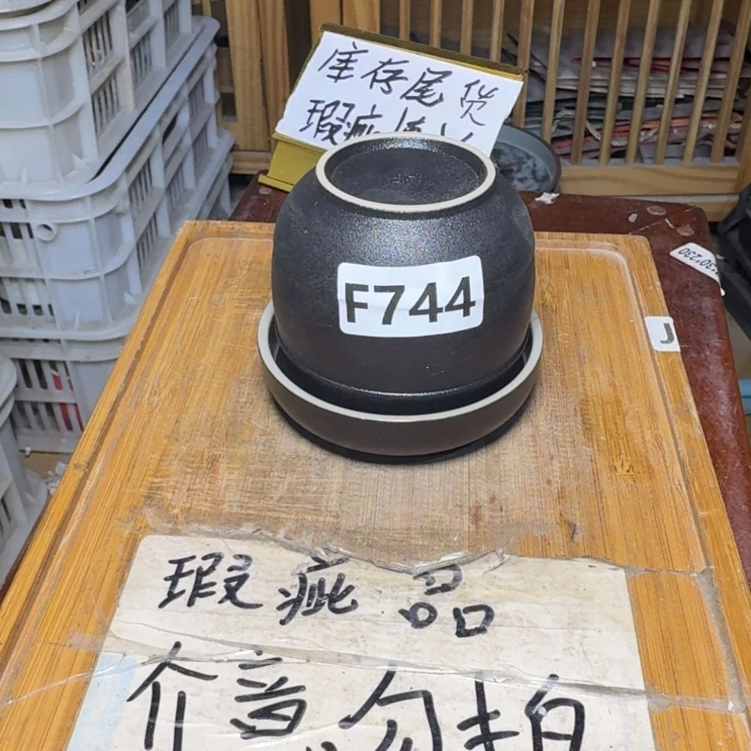 微瑕疵介意勿拍陶瓷器皿M276