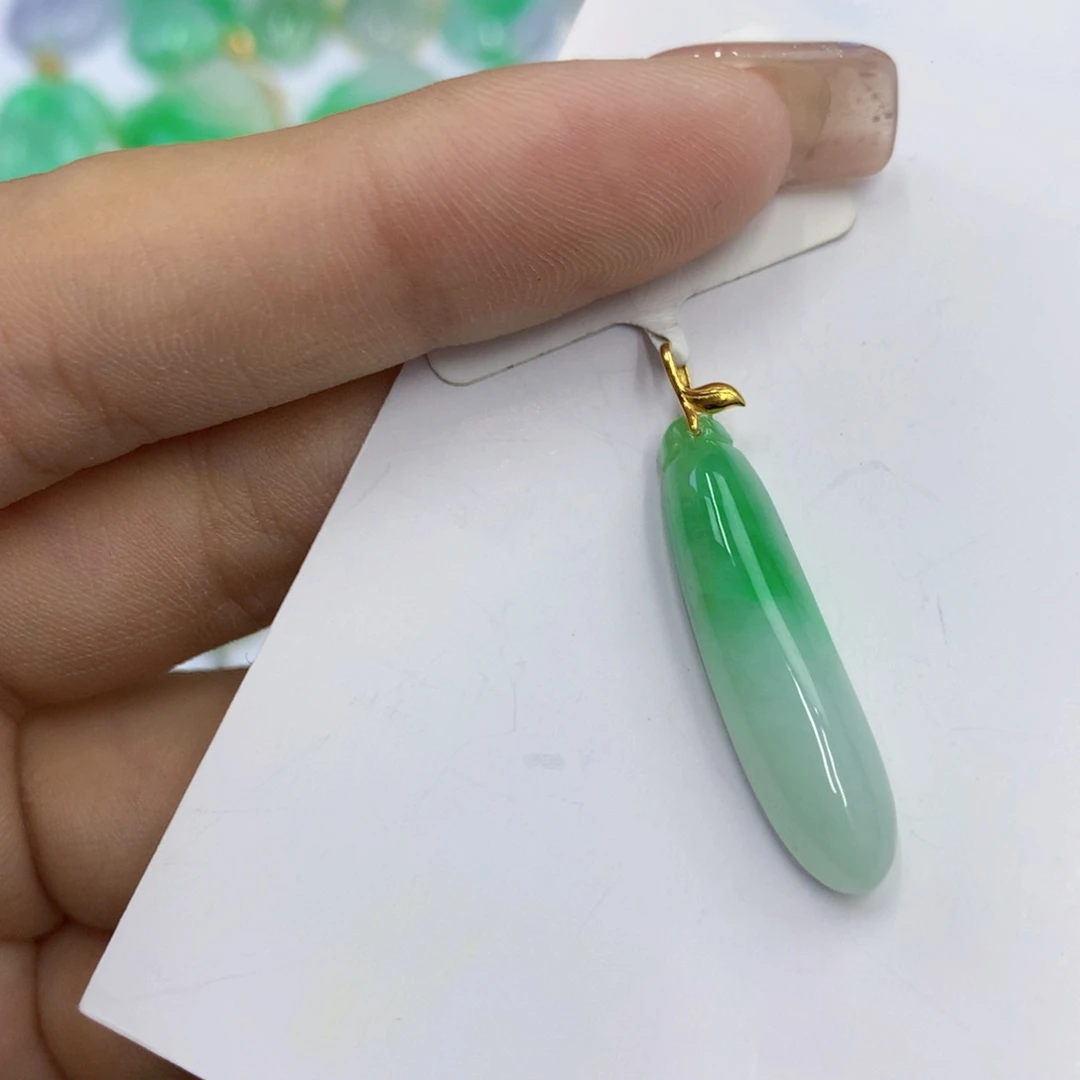 翡翠18K金镶嵌颈饰翡翠