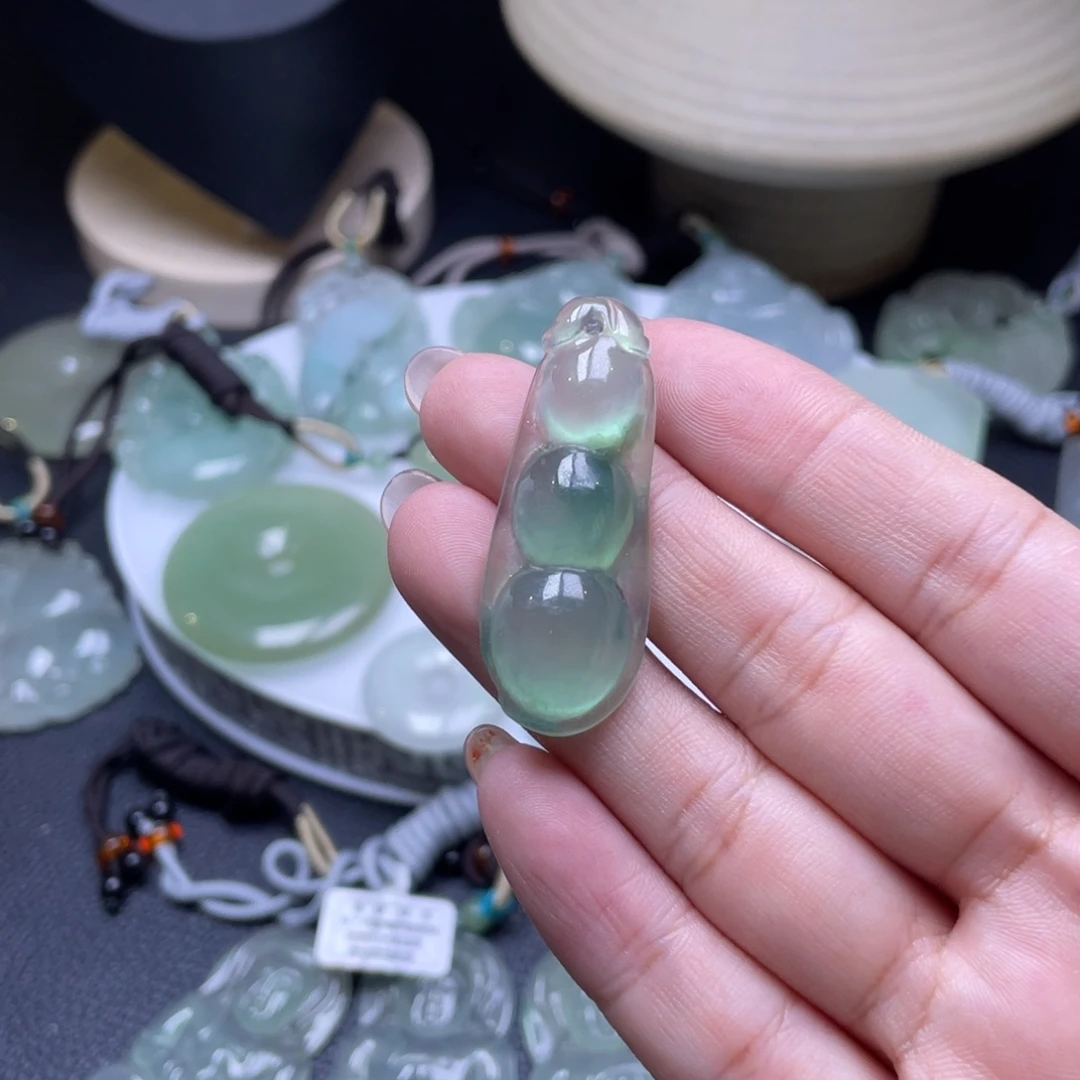 颈饰未镶嵌翡翠