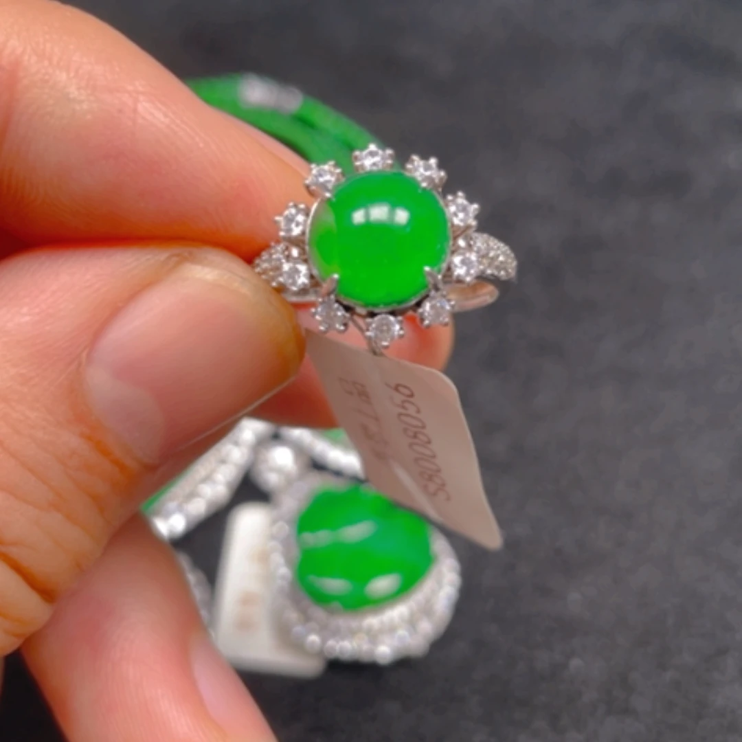 【闪购商品】颈饰银S925镶嵌翡翠戒指