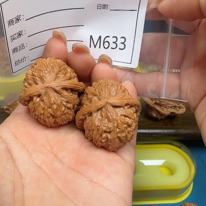 文玩核桃把件白狮