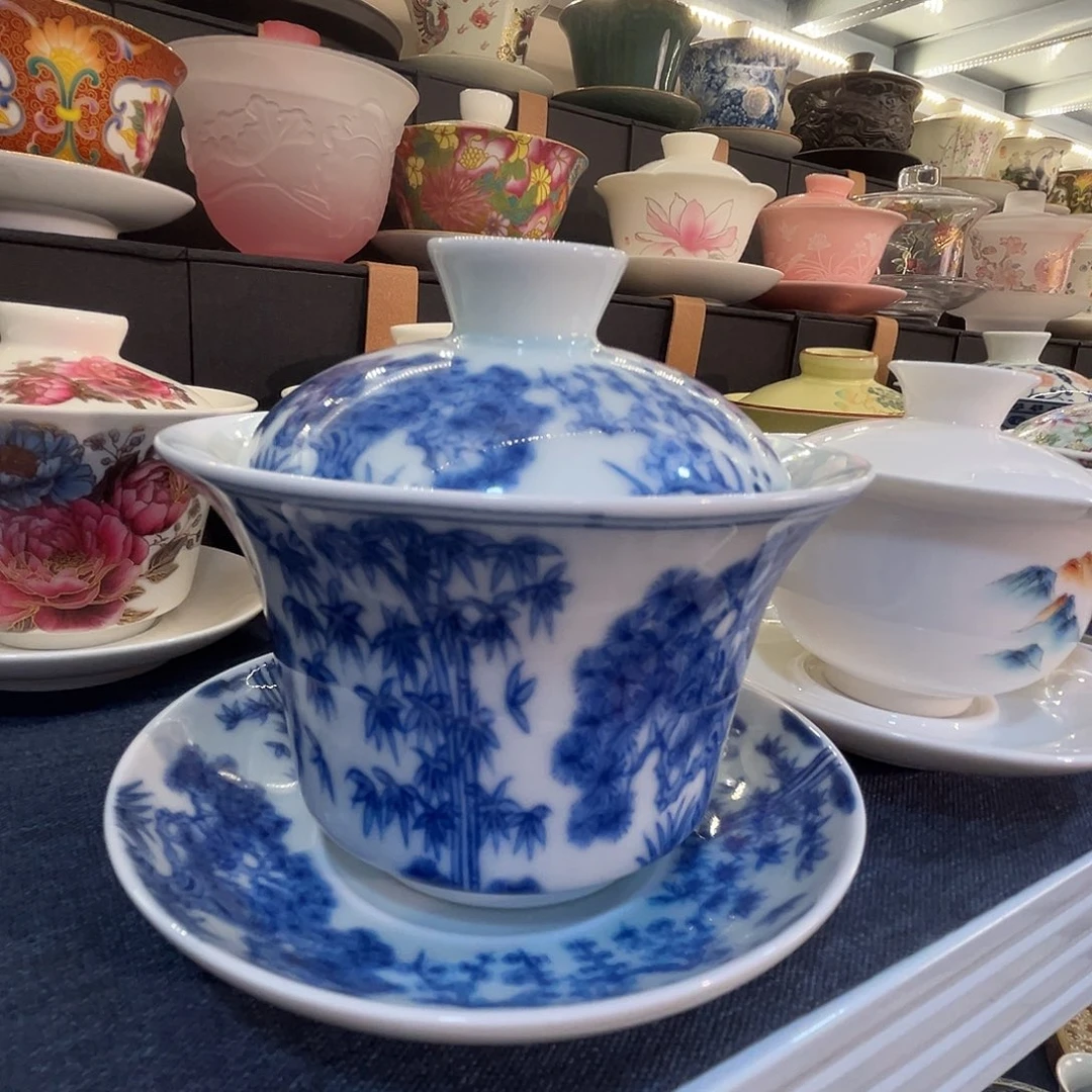 这些盖碗很漂亮！！！