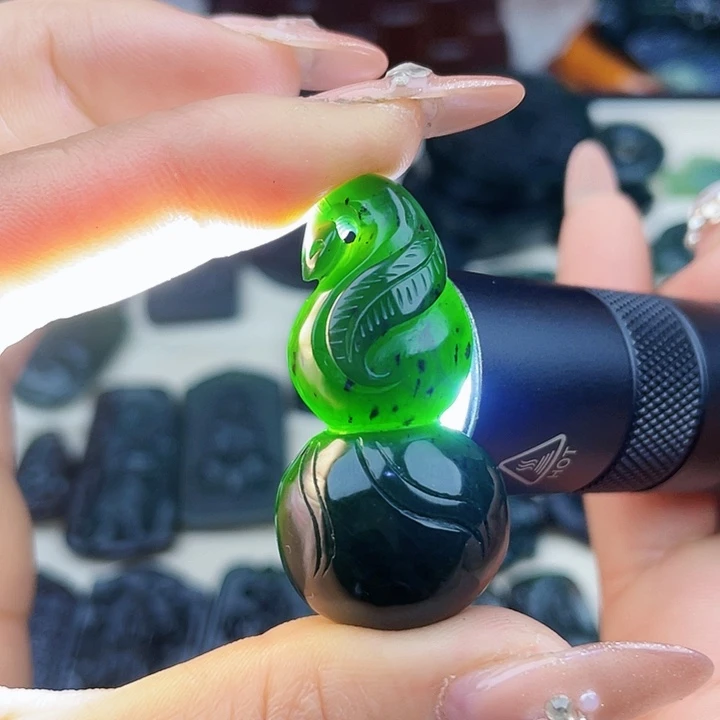 蛇纹石玉未镶嵌挂件泰山玉福禄