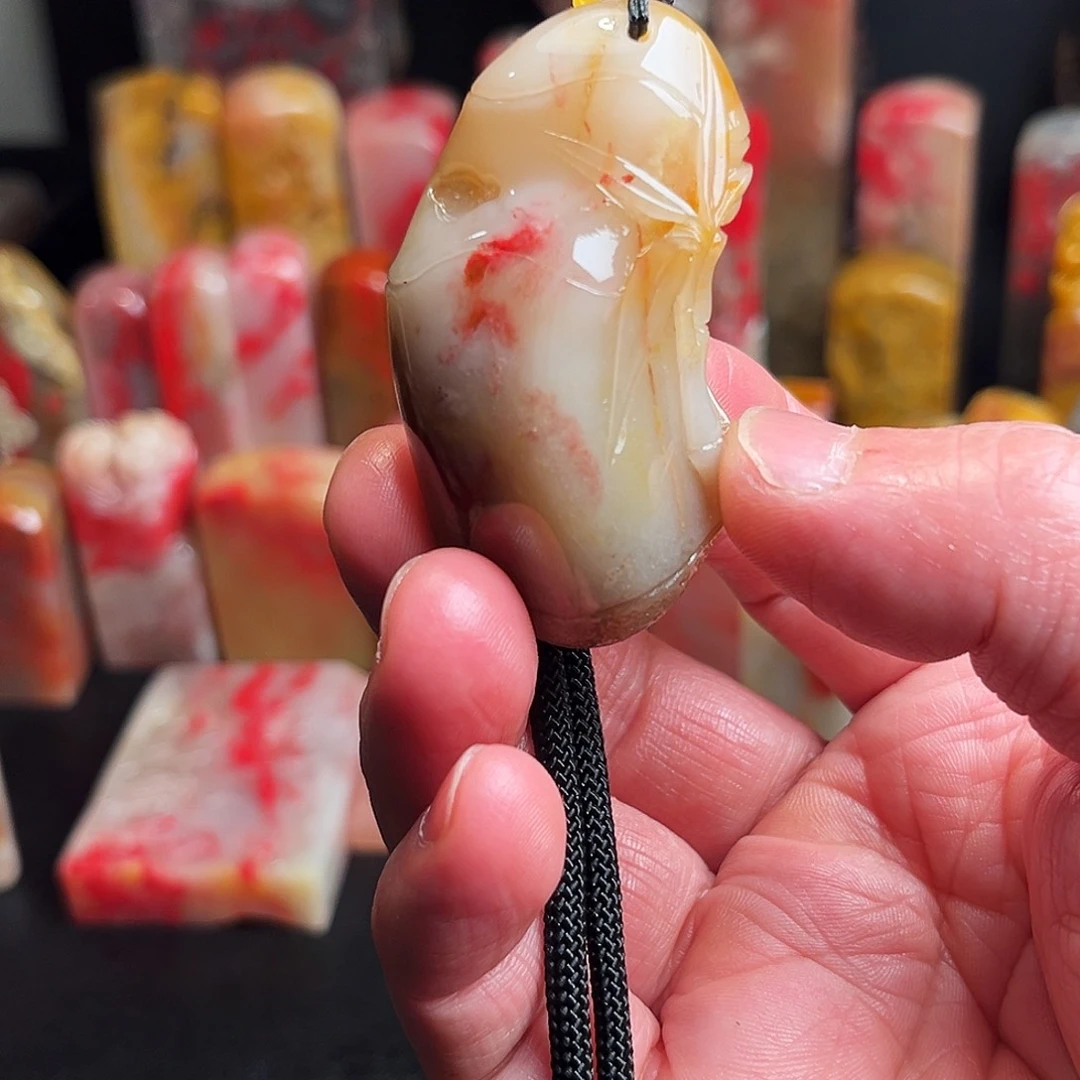 昌化石其他昌化荔枝冻鸡血石挂件