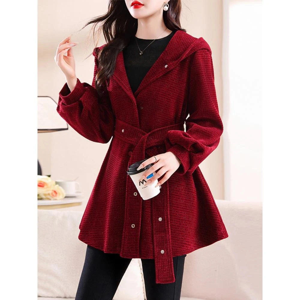 今年流行小香风外套女2025秋冬年轻妈妈减龄独特高端红色斗篷大衣